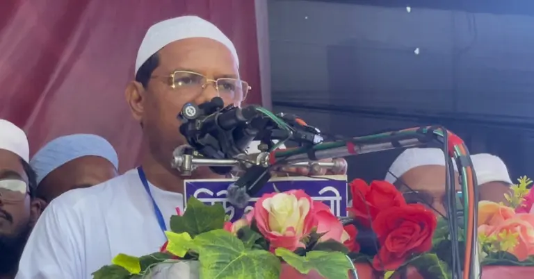 কথা বলছেন আমির মুফতি সৈয়দ মুহাম্মদ রেজাউল করিম